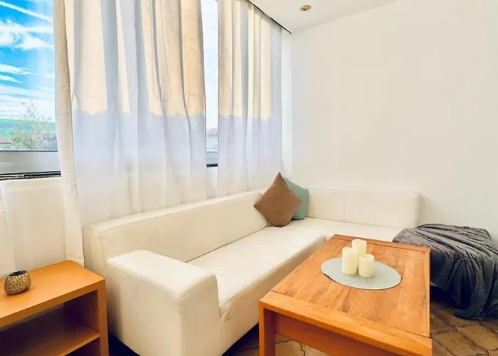 Cozy In A For Groups, 16-mins To Blumengaerten Apartman Bécs