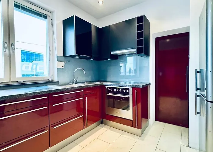 Apartman Cozy In A For Groups, 16-mins To Blumengaerten