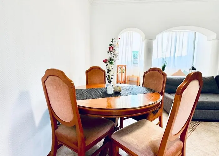 Apartman Cozy In A For Groups, 16-mins To Blumengaerten Bécs
