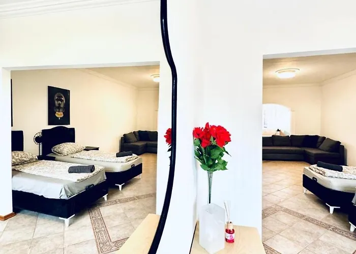 Cozy In A For Groups, 16-mins To Blumengaerten Apartman *