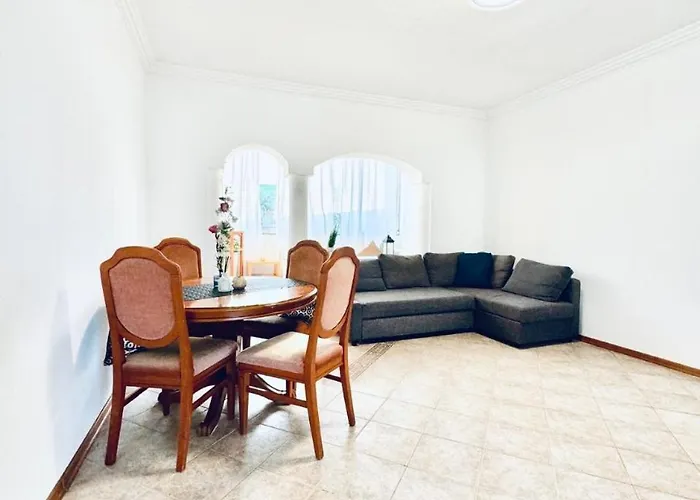 Apartman Cozy In A For Groups, 16-mins To Blumengaerten Bécs