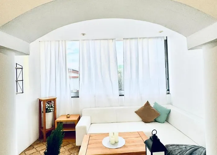 Apartman Cozy In A For Groups, 16-mins To Blumengaerten *