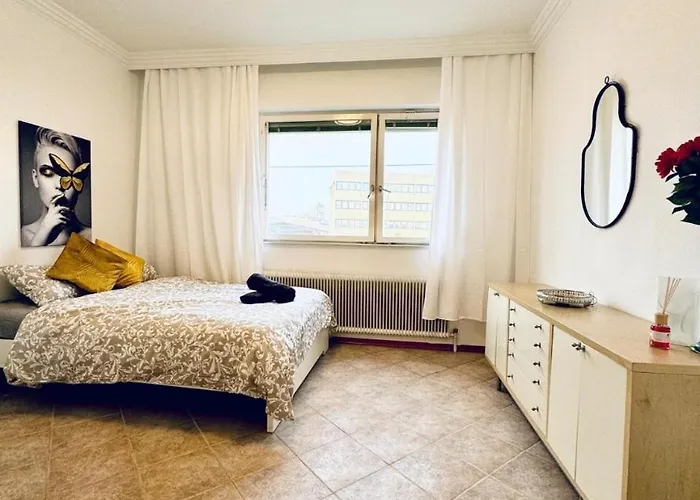 Apartman Cozy In A For Groups, 16-mins To Blumengaerten Bécs