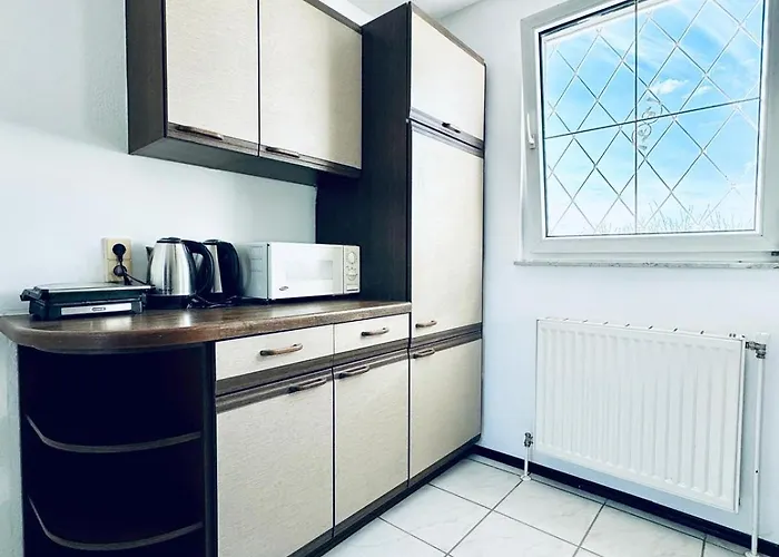 Apartman Cozy In A For Groups, 16-mins To Blumengaerten