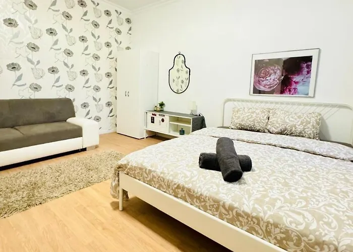 Apartman Cozy In A For Groups, 16-mins To Blumengaerten Bécs
