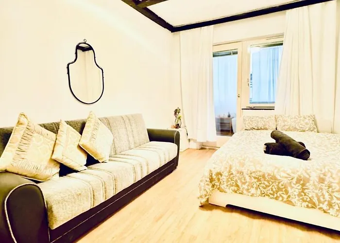 Cozy In A For Groups, 16-mins To Blumengaerten Apartman Bécs