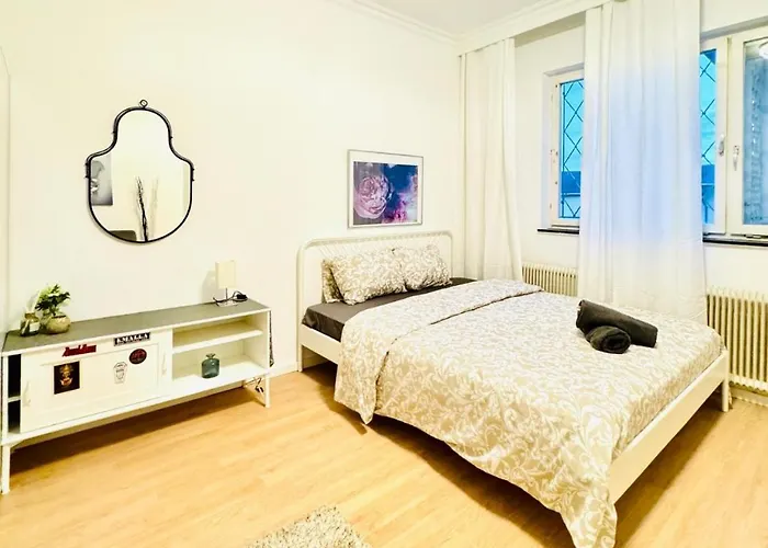 Apartman Cozy In A For Groups, 16-mins To Blumengaerten *