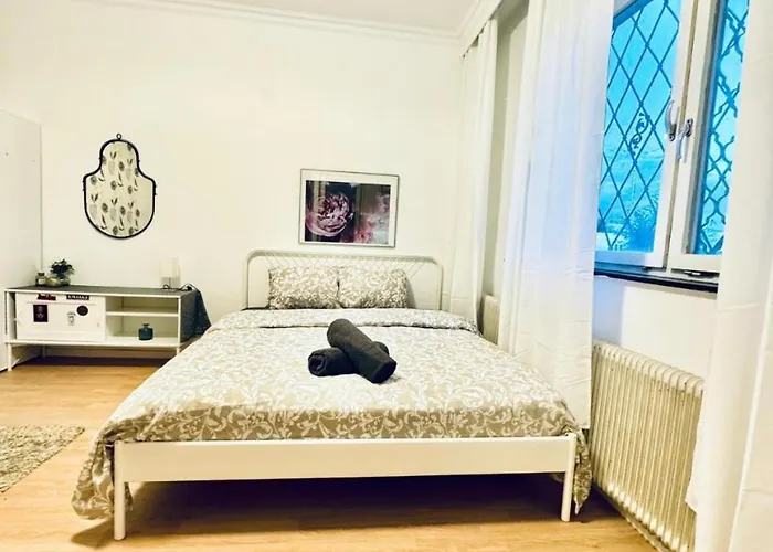 Apartman Cozy In A For Groups, 16-mins To Blumengaerten *