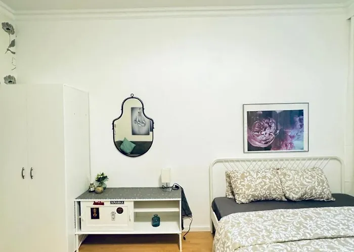 Cozy In A For Groups, 16-mins To Blumengaerten Bécs