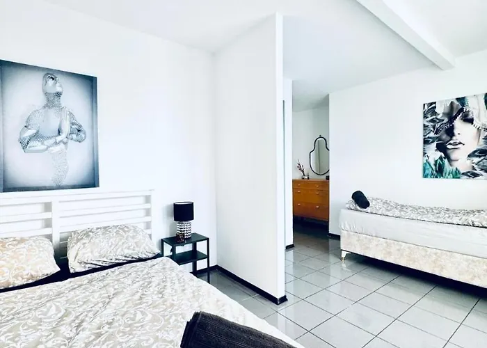 Apartman Cozy In A For Groups, 16-mins To Blumengaerten