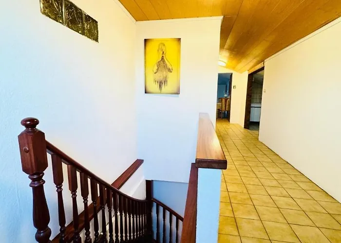 Apartman Cozy In A For Groups, 16-mins To Blumengaerten *