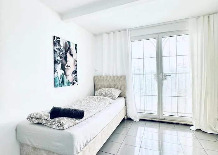 Cozy In A For Groups, 16-mins To Blumengaerten Apartman Bécs