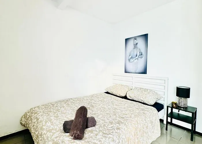 Cozy In A For Groups, 16-mins To Blumengaerten Apartman