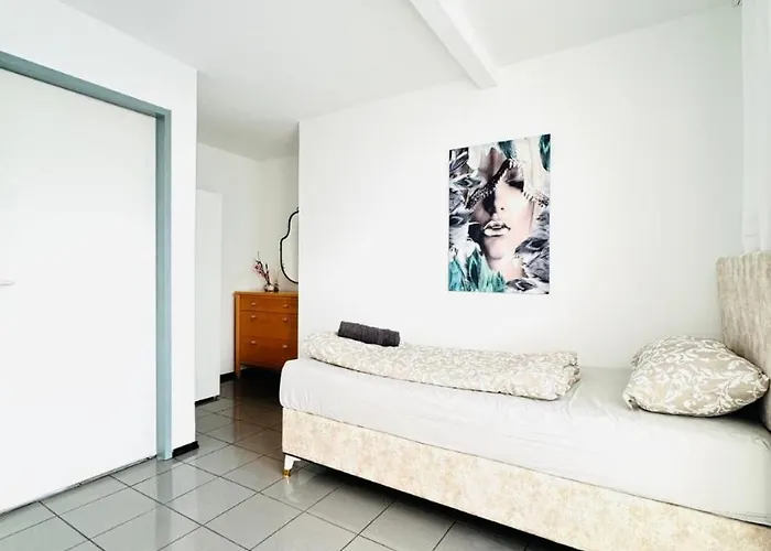 Cozy In A For Groups, 16-mins To Blumengaerten Apartman
