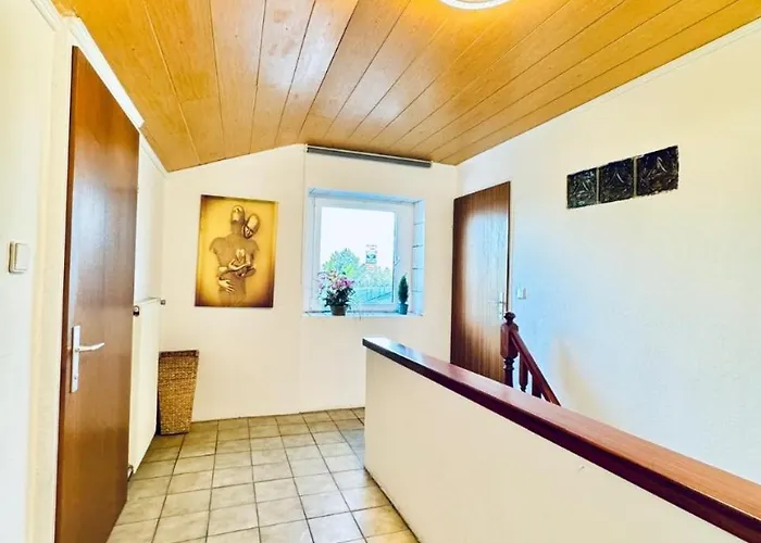 Apartman Cozy In A For Groups, 16-mins To Blumengaerten