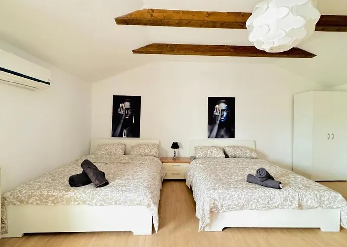 Cozy In A For Groups, 16-mins To Blumengaerten Apartman Bécs