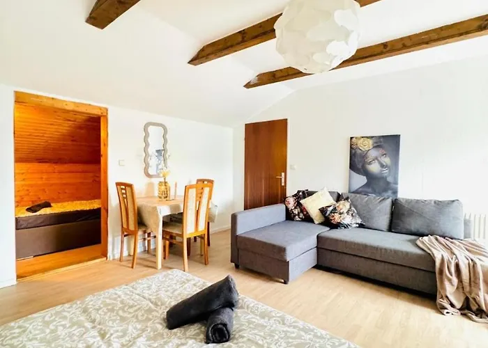 Apartman Cozy In A For Groups, 16-mins To Blumengaerten