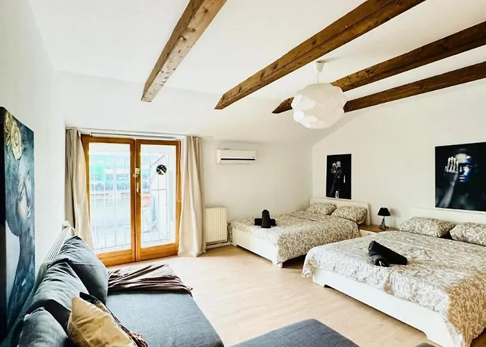 Cozy In A For Groups, 16-mins To Blumengaerten Apartman Bécs